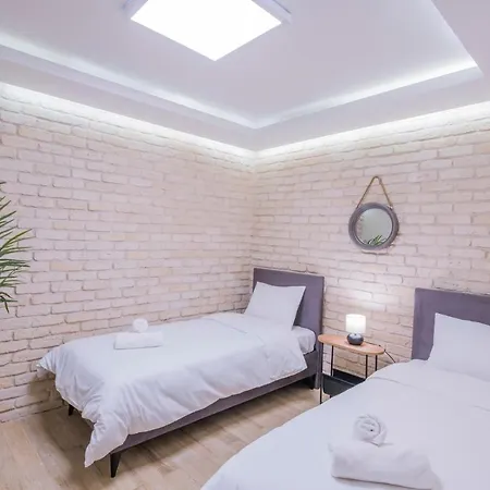 Elegant 2 Bedroom Duplex House With Garden In Cihangir Apartment *