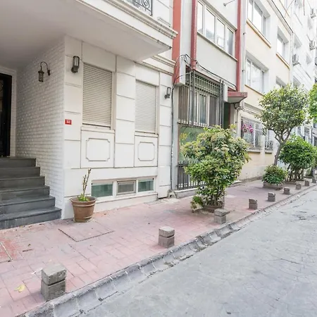 Elegant 2 Bedroom Duplex House With Garden In Cihangir Istanbul